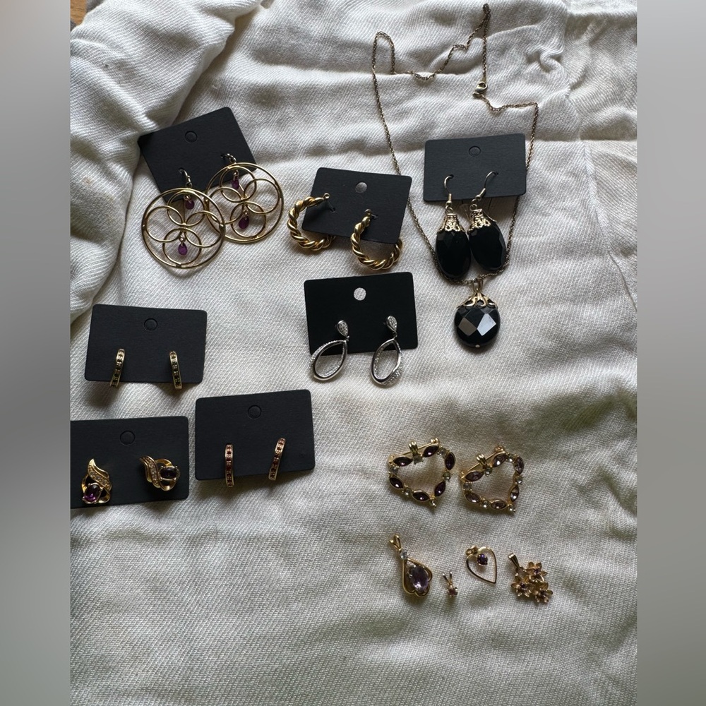 Elegant Gold and Purple Jewelry Set with black onyx earring and necklace